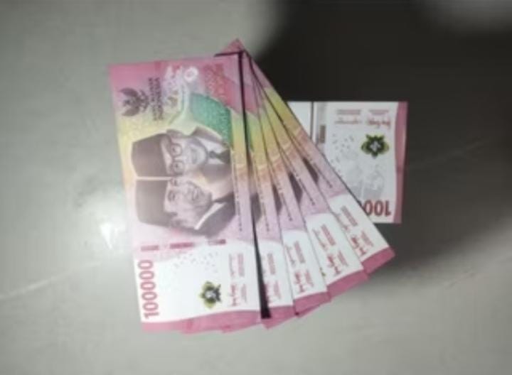 uang mainan RP. 100.000
